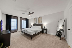 Spacious 6 Bed House near Airport, Pet-Friendly, Close to AFB
